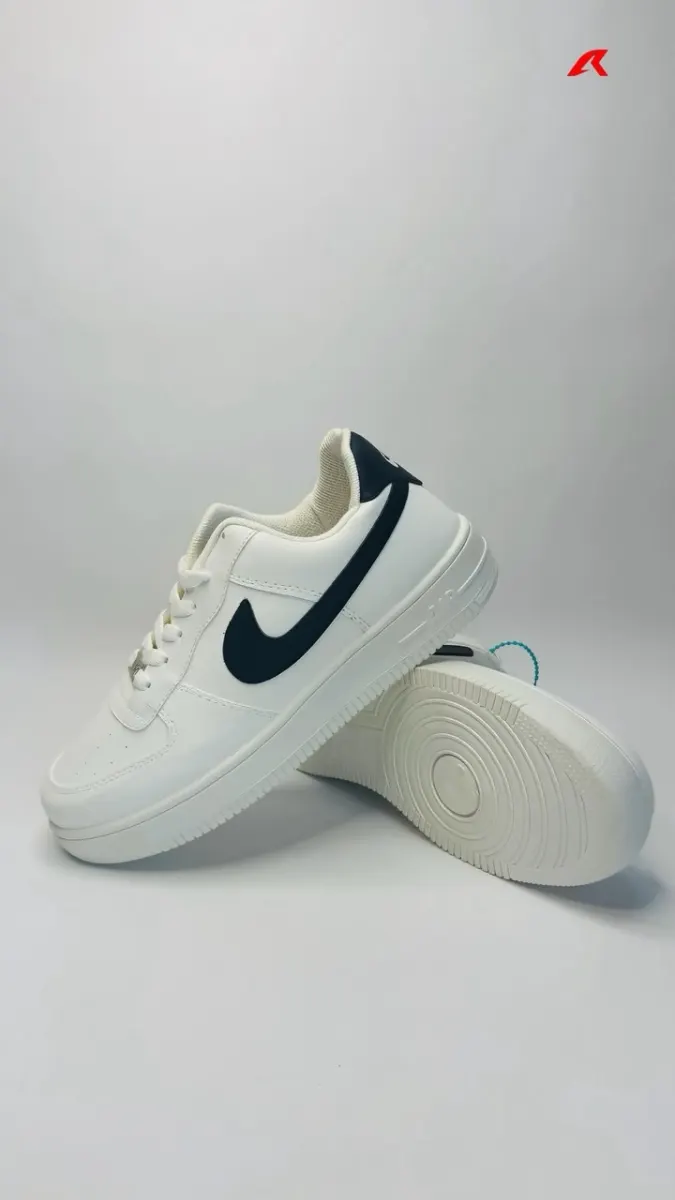 Classic Court Low Sneakers