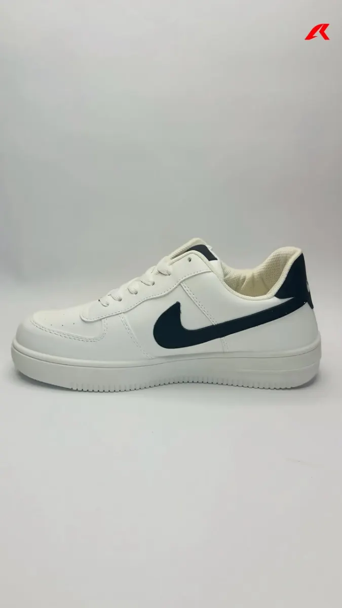 Classic Court Low Sneakers