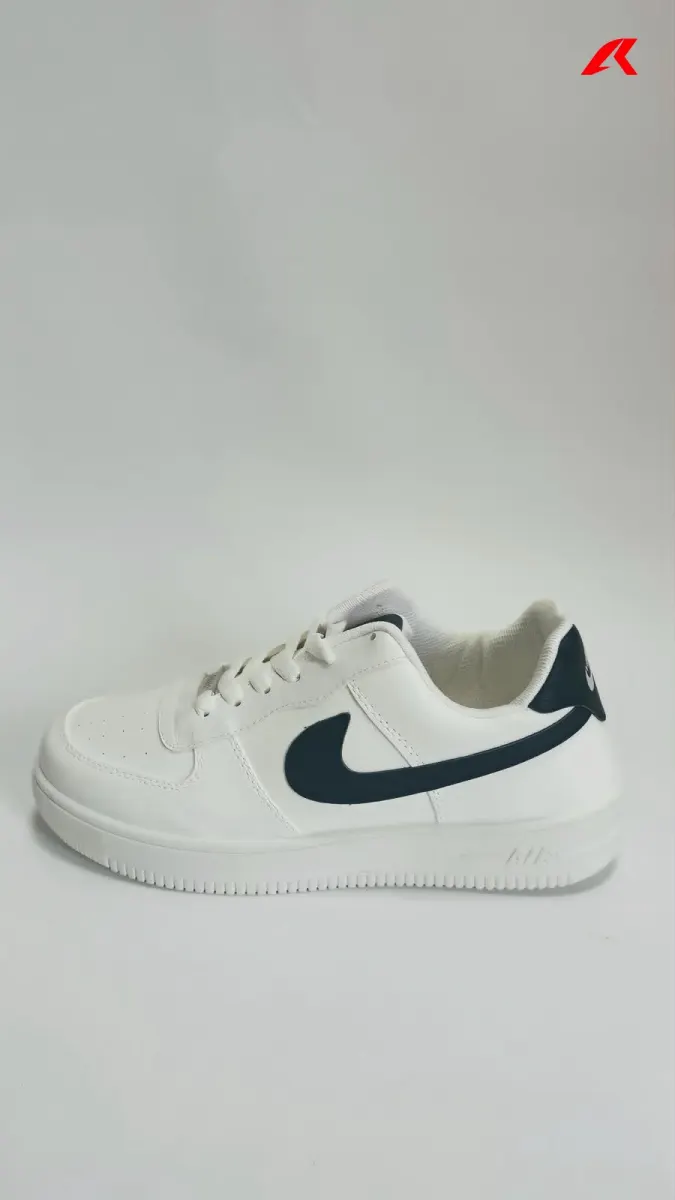 Classic Court Low Sneakers